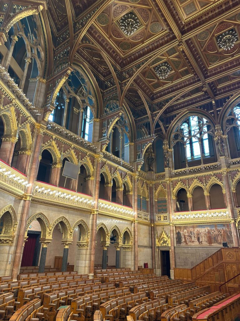 Inspiráló látogatás az Országházban – az InnoK csapata a magyar törvényhozás központjában