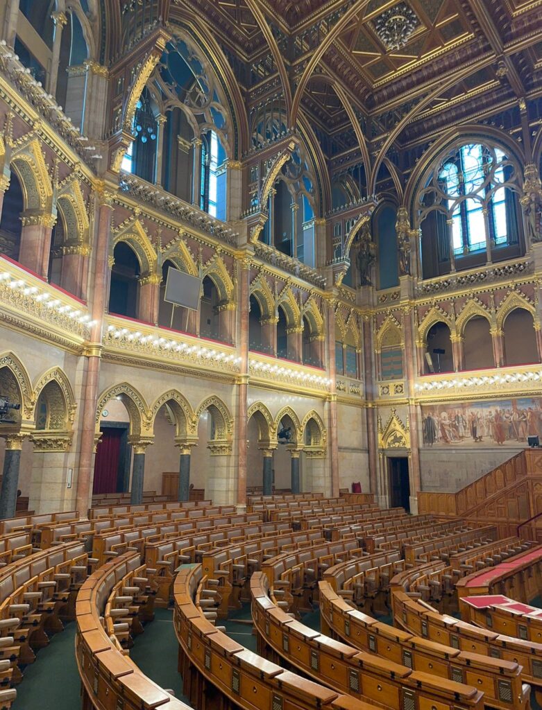 Inspiráló látogatás az Országházban – az InnoK csapata a magyar törvényhozás központjában