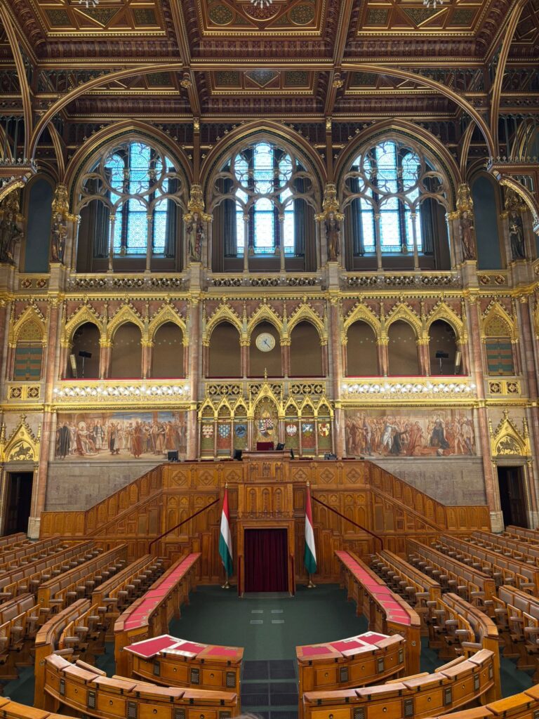 Inspiráló látogatás az Országházban – az InnoK csapata a magyar törvényhozás központjában